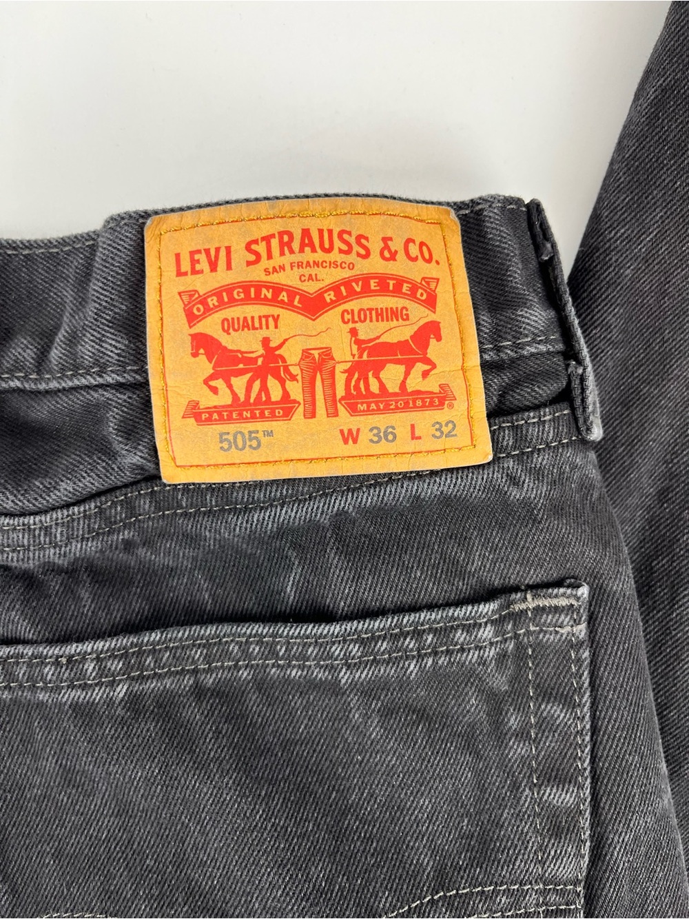 Levi’s 505 Men's regular-fit straight-leg jeans washed black denim 36”W - Picture 6 of 16